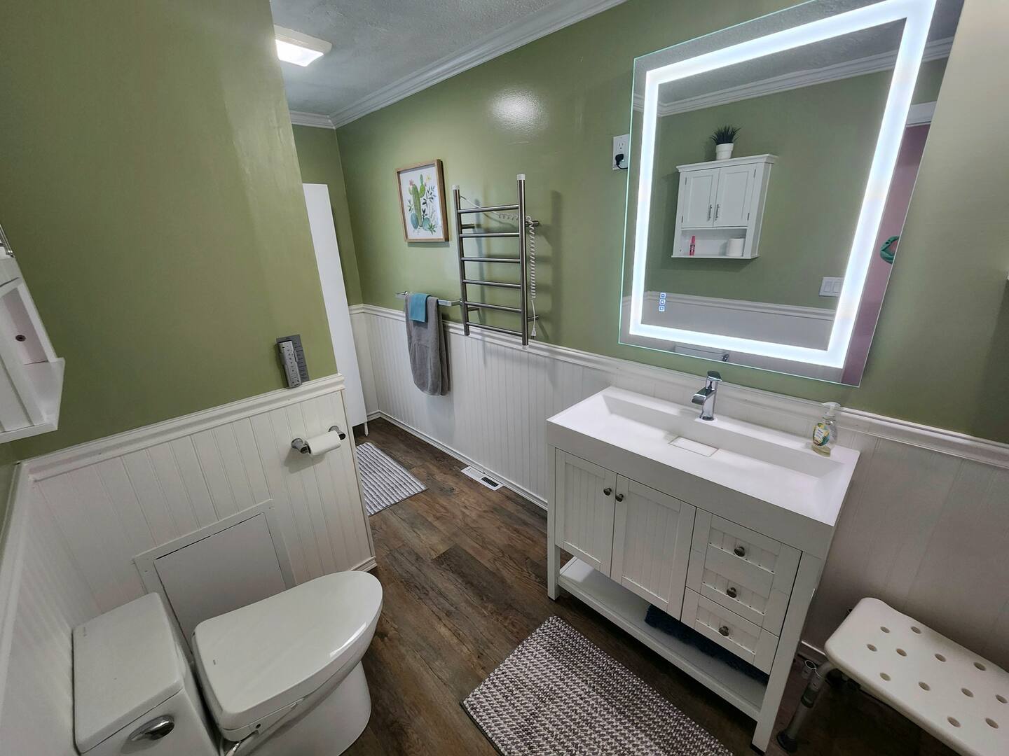 Suite 1 bathroom